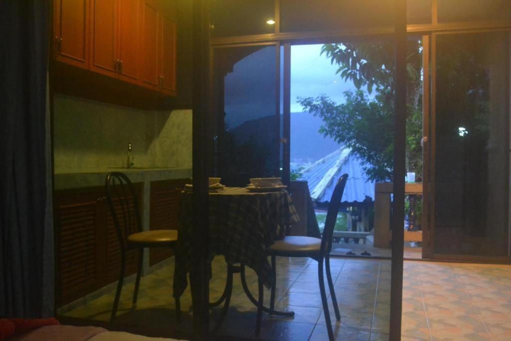 Oyo 851 On Hill Residence Patong Экстерьер фото